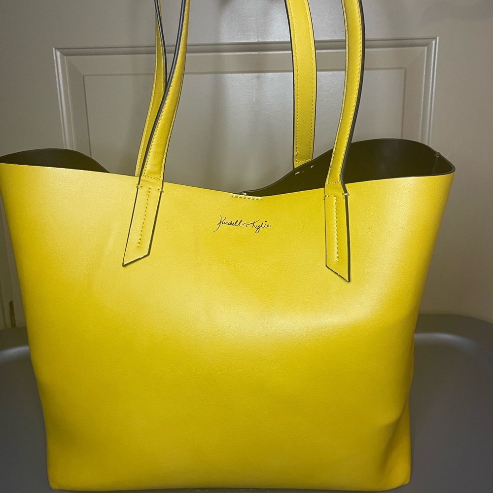 Spacious shoulder purse.